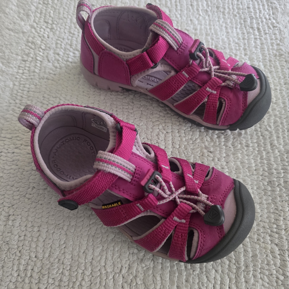 Keen Seacamp II CNX Girl's Fuchsia Sandals